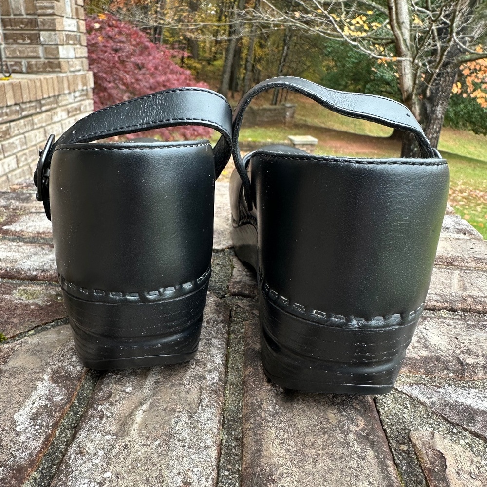 Dansko Women's Black Mary Jane Clogs Size 8.5-9 (39) Black, Like New - Picture 4 of 6